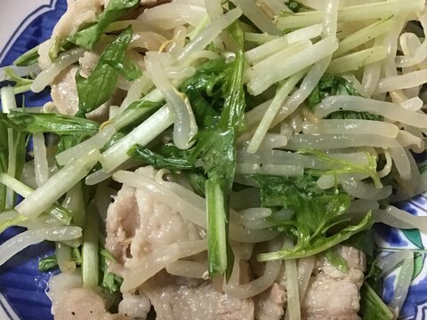 もやしと豚バラ肉のレンチンサラダ